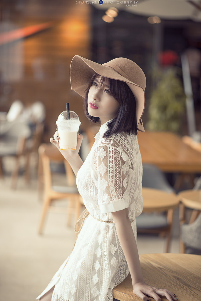 为丰满女大学学生精油按摩